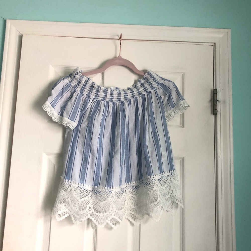 lace trimmed shirt